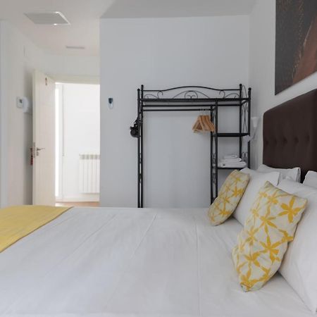 Hostal Puente De Hierro Logroño Buitenkant foto