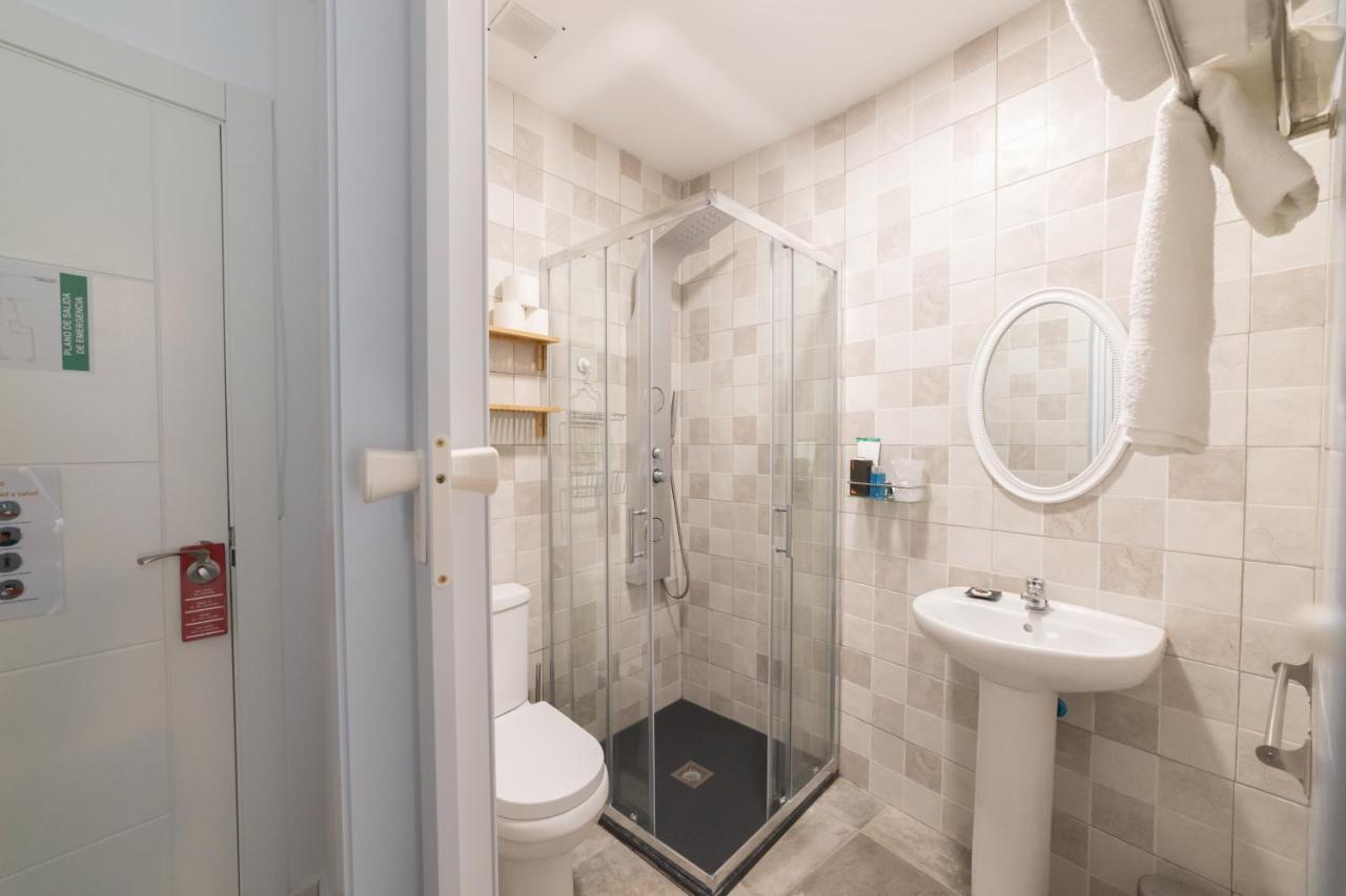 Hostal Puente De Hierro Logroño Buitenkant foto