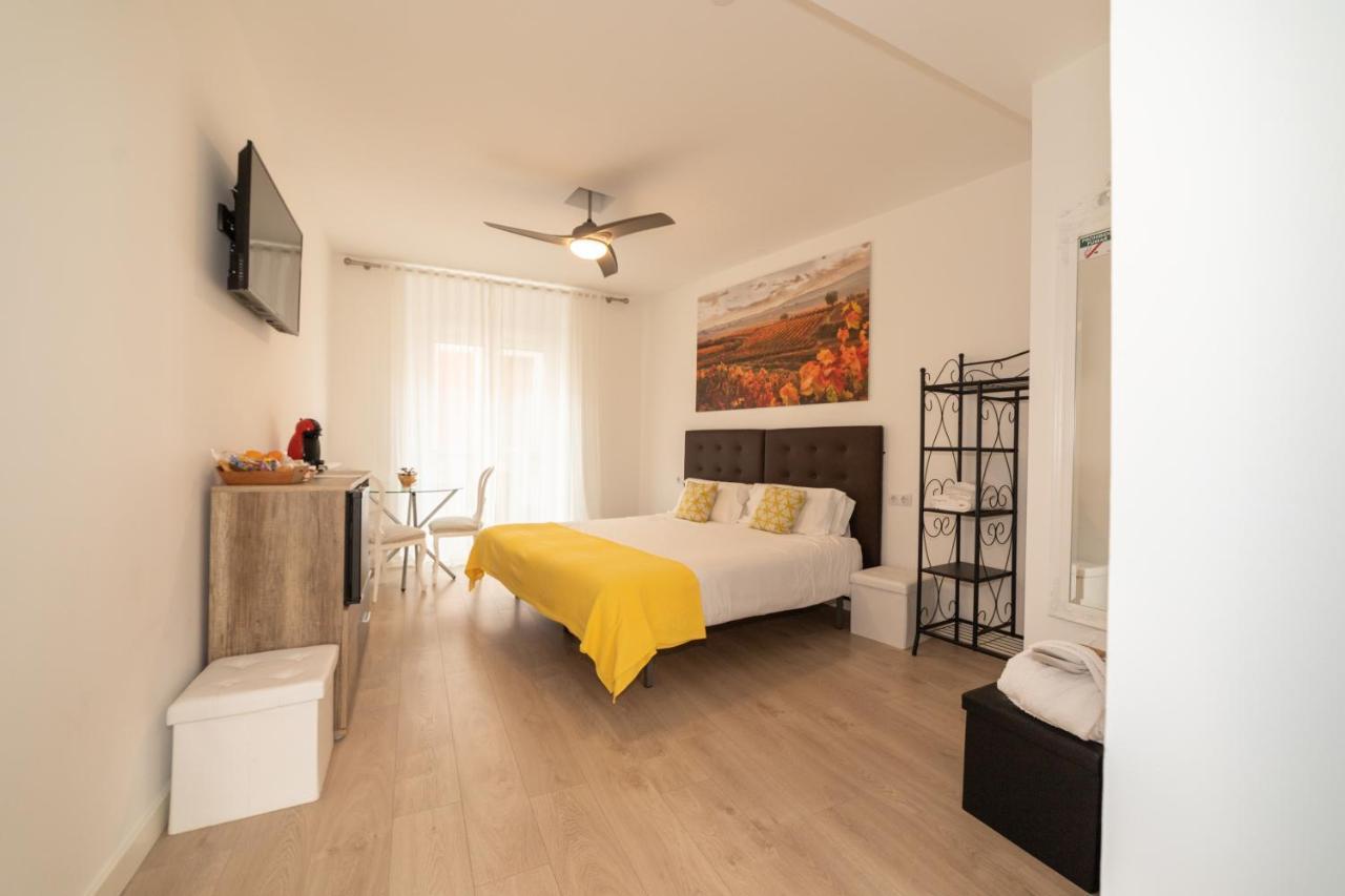 Hostal Puente De Hierro Logroño Buitenkant foto