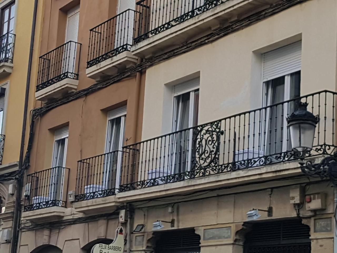 Hostal Puente De Hierro Logroño Buitenkant foto